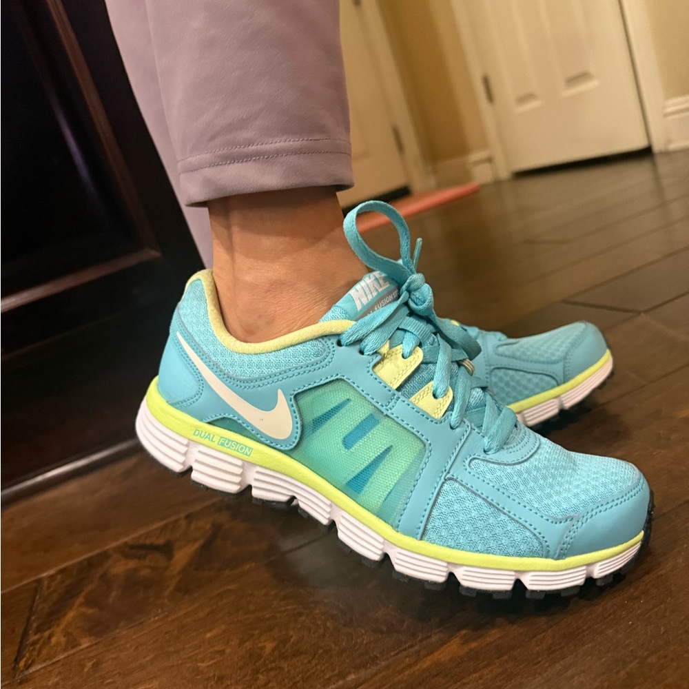 Women’s Nike Dual Fusion ST 2 Teal Yellow Sneakers - Picture 7 of 8